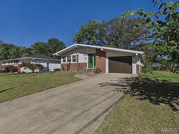 4th image of 2125 Saint Michael Ct S