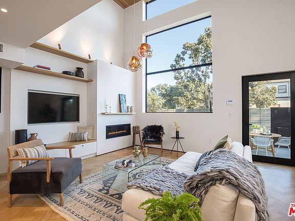 2nd image of 303 Windward Ave #1/2