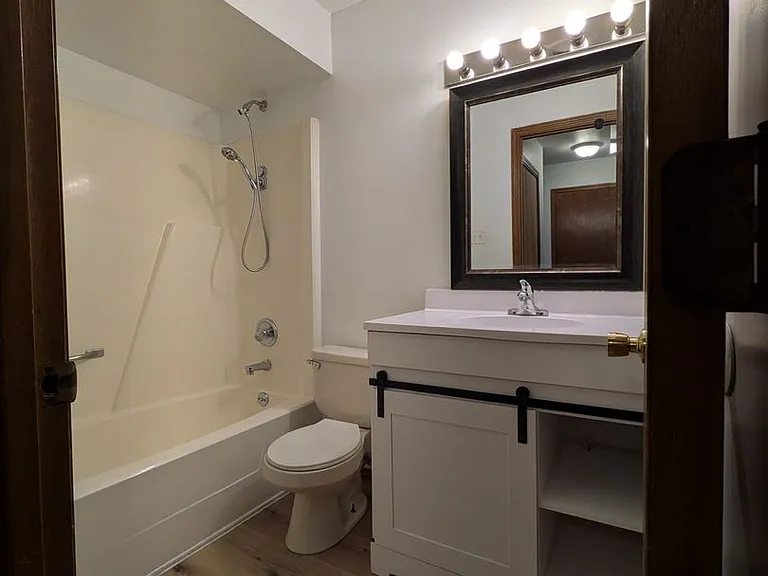 632 N Elmer St — Photo 5