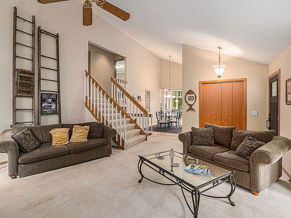 5th image of 7086 Crescenda Dr NE