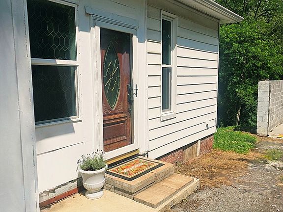 4th image of 502 Pine St