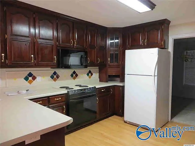 111 Capote Dr — Photo 6