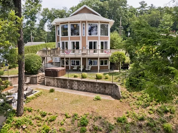 10 Two States Ave, Southwick, MA 01077