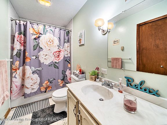 4th image of 1800 S College Rd