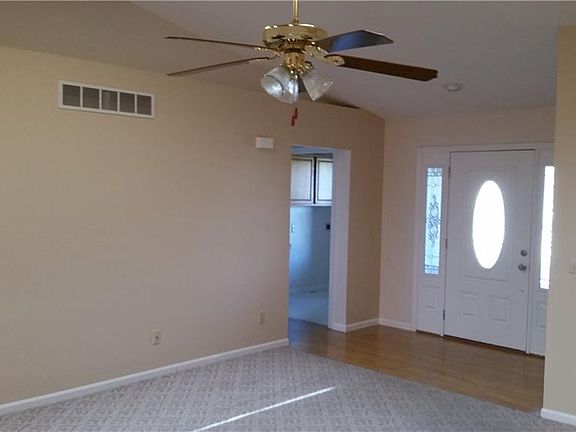 4th image of 51 Field Crest Dr