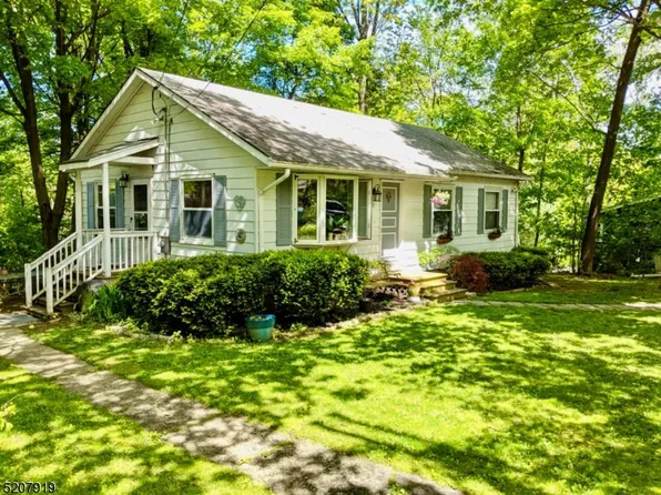 32 Hillside Ave, Jefferson Twp., NJ 07460