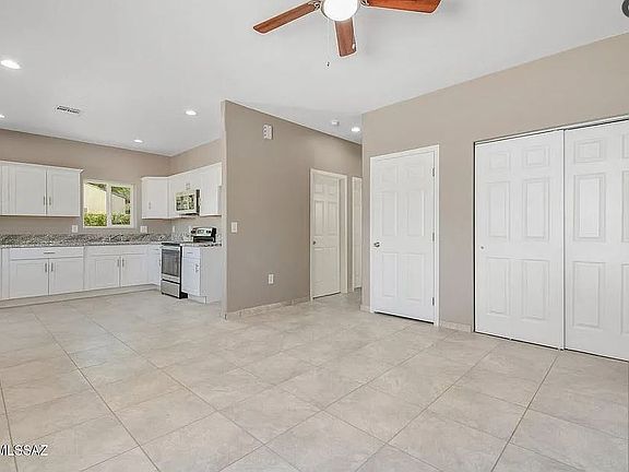 5th image of 5014 E 4th St #1