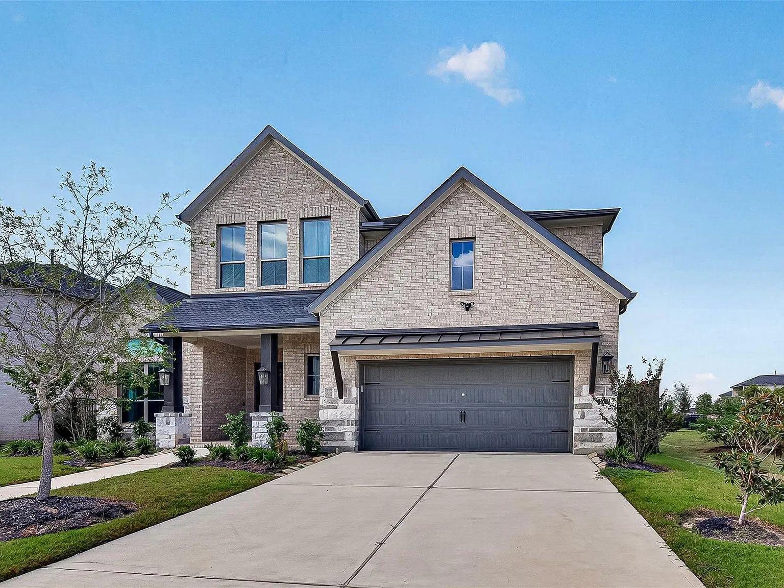 5 bed, 4.5 bath, 3700 sqft, $5,000 — Photo 2