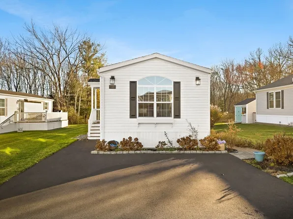 348 Bumila Dr, Raynham, MA 02767