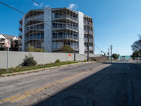 3rd image of 823 S Water St APT 1A