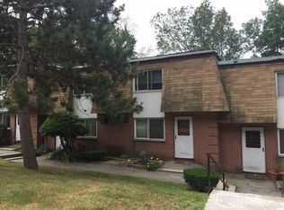650 Robbins Ave APT 29, Dracut, MA 01826