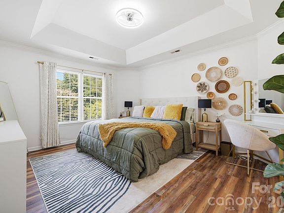 5th image of 470 Fox Ridge Ct
