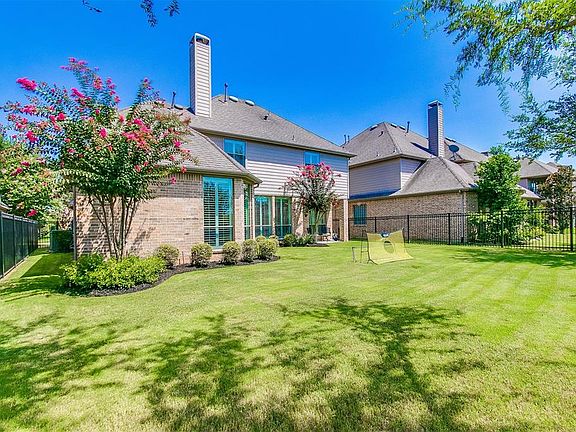 4th image of 518 Newington Ln