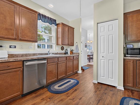 3rd image of 2126 Tremont Ln