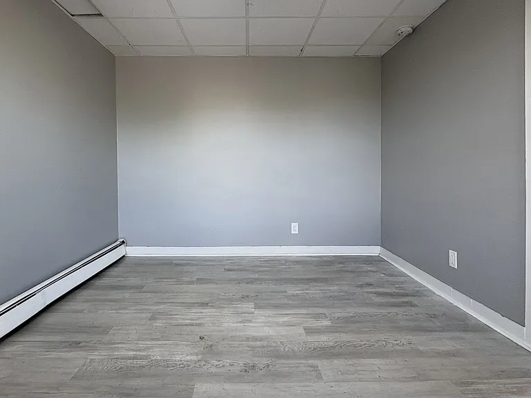 102-104 Knox St #5 — Photo 13