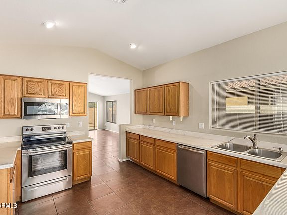 5th image of 1033 N AGAVE Street