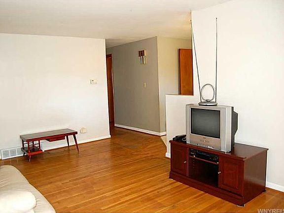 4th image of 251 Ludwig Ave