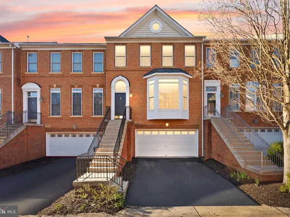 9969 Cyrandall Dr, Oakton, VA 22124