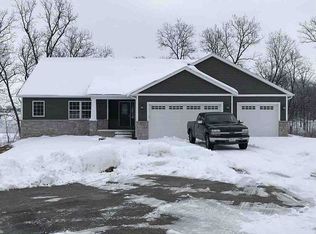 1955 Masters Cir, Sherrard, IL 61281
