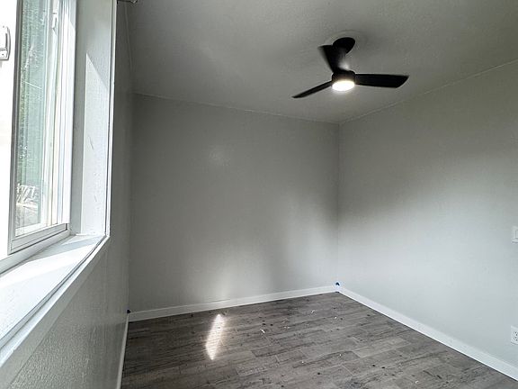 4th image of 3205 W Taft St #3205