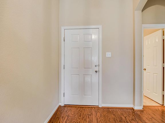 3rd image of 1409 Cockatiel Dr