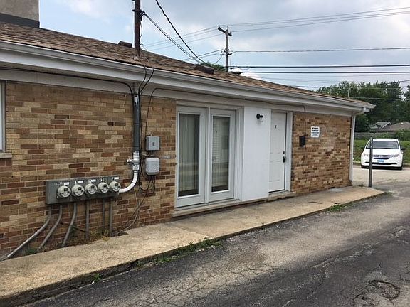 2nd image of 504 W Division St APT 3