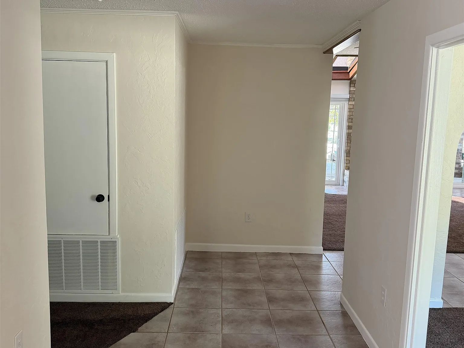 4 bed, 5.0 bath, 3540 sqft, $3,200 — Photo 2