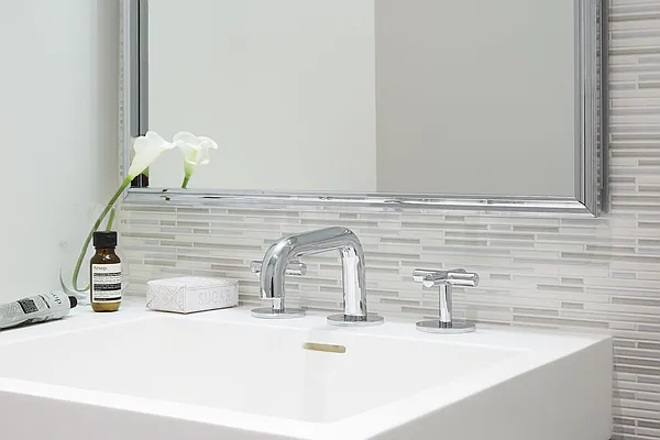 Rented by Extell Marketing Group LLC | media 28