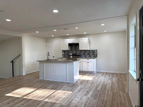 5th image of 312 N Florey Ave