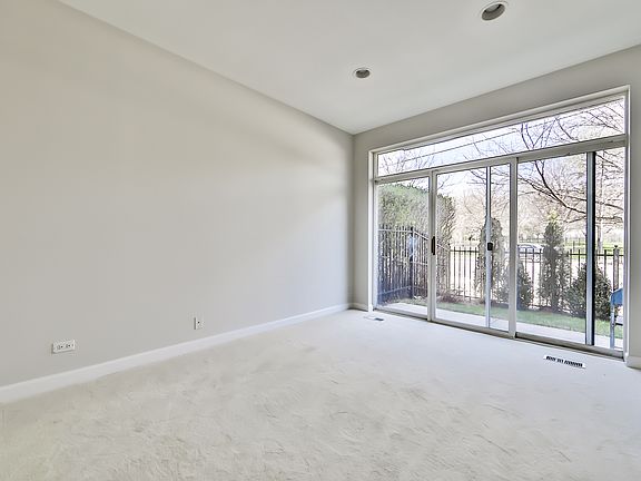 5th image of 2722 W Dakin St #9