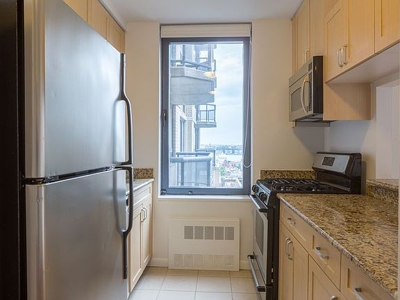 4th image of 235 W 48th St APT 25N