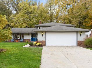 5820 Dorothy Dr, North Olmsted, OH 44070