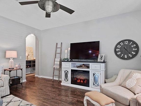 3rd image of 120 Fanny Ann Way