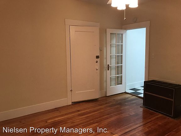 5th image of 827 24th St APT 02