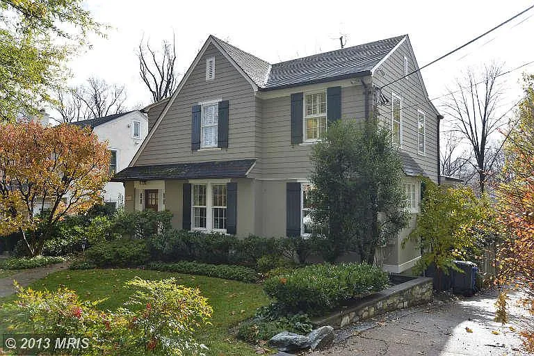 4414 Lowell St NW photo 1