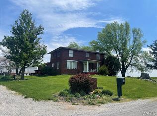 18114 E 2nd Rd, Litchfield, IL 62056