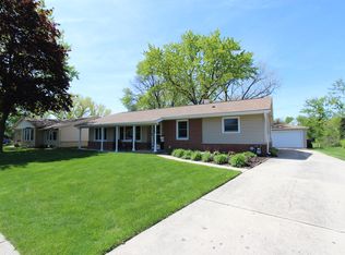 1188 Cypress Ln, Elk Grove Village, IL 60007