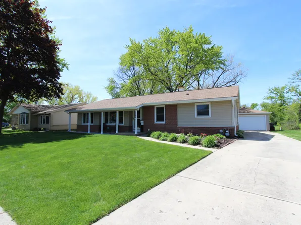 1188 Cypress Ln, Elk Grove Village, IL 60007