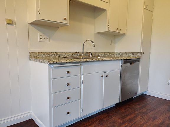 5th image of 4321 Cass St #7