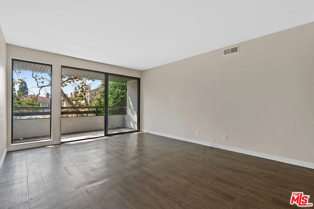 3 bed, 3.0 bath, 1927 sqft, $5,595 — Photo 4
