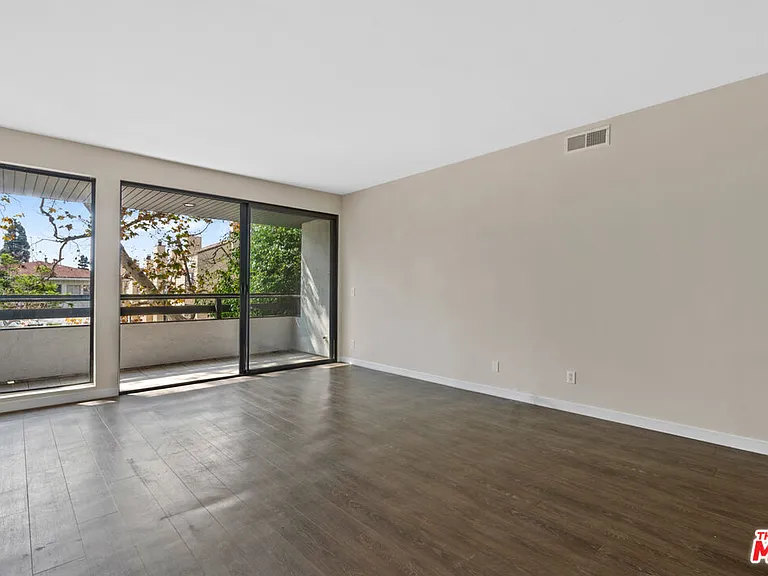 1830 Westholme Ave #101 — Photo 4