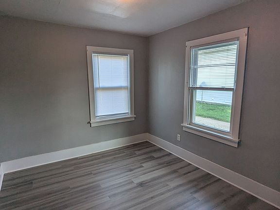 5th image of 306 Sullivan Ave