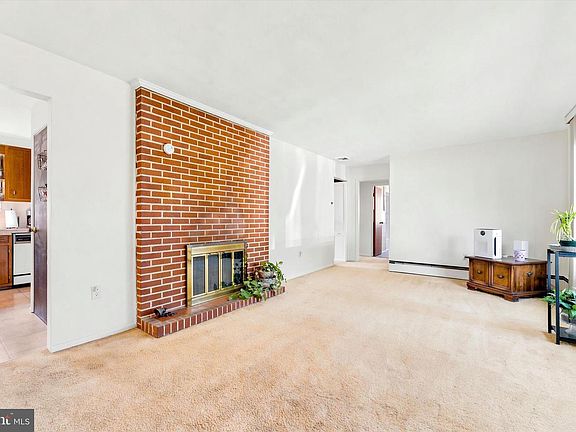 3rd image of 223 Colonial Ave