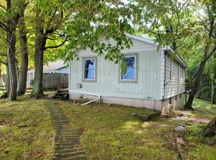 5463 Ridge Rd, Pentwater, MI 49449