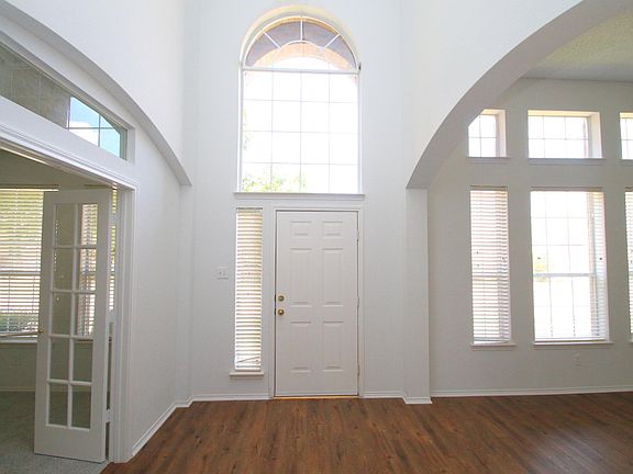 3rd image of 4004 Lakeside Dr
