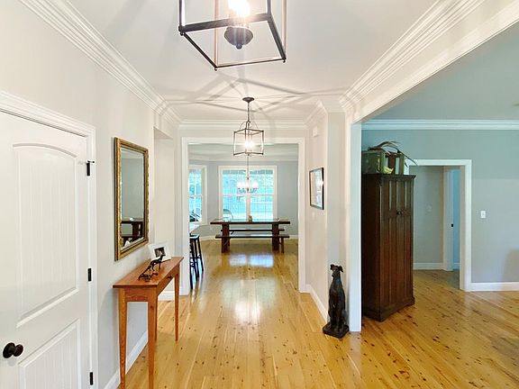 3rd image of 111 Windingcreek Ln