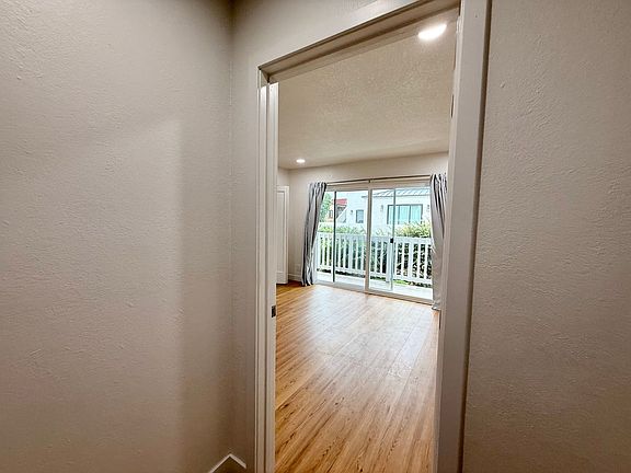 3rd image of 851 Acapulco St