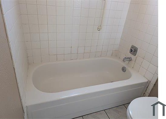 5th image of 305 N 10th St APT 10