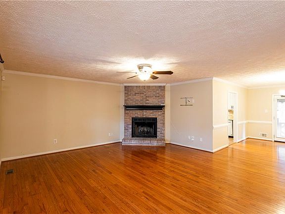 5th image of 184 Wildflower Dr