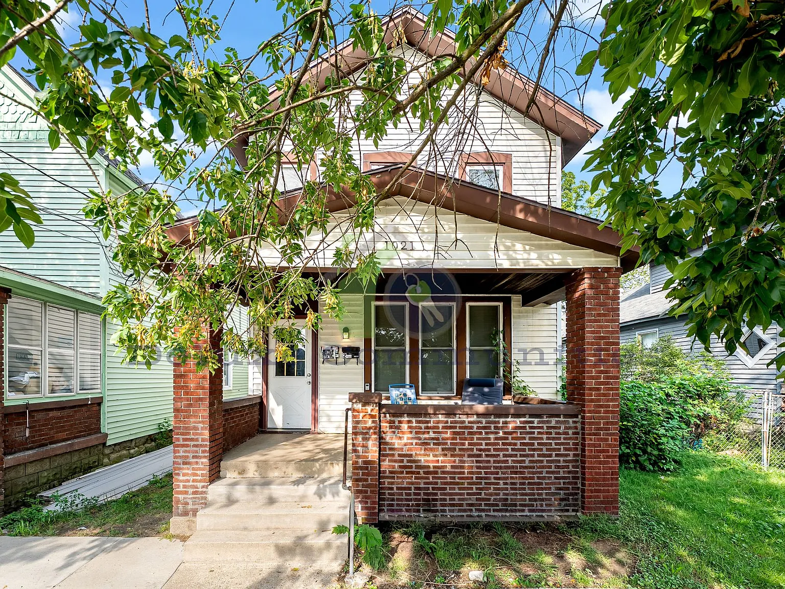 1021 Broadway Ave NW — Photo 4